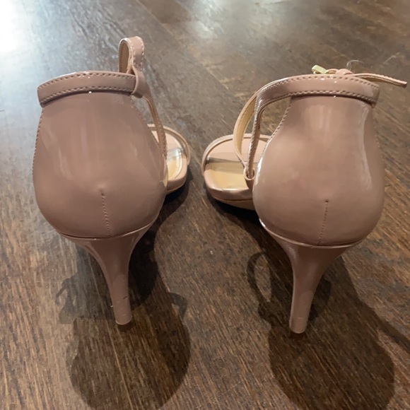 Sexy Nude Michael Kors Sandal - Picture 2 of 6